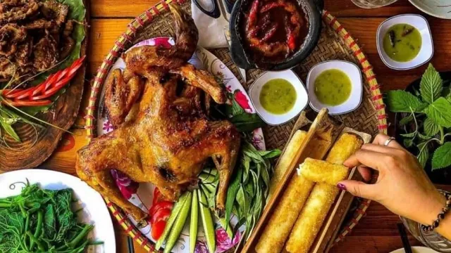 Grilled Chicken with Bamboo-Tube Rice